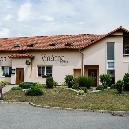 فندق Penzion Vinarna U Hroznu Veselí nad Moravou المظهر الخارجي الصورة